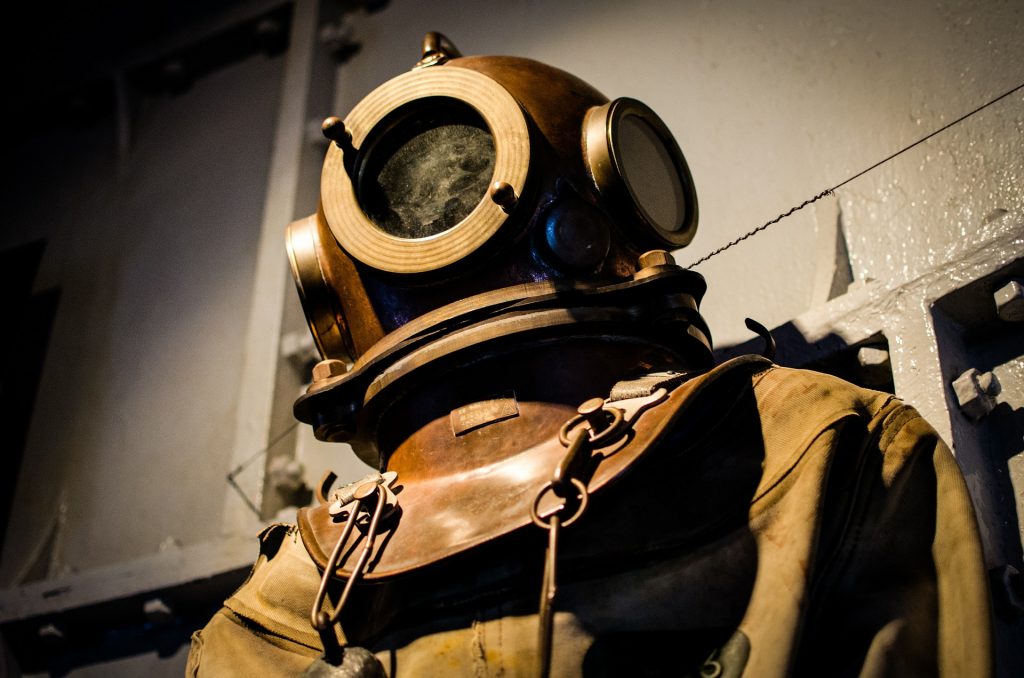 diving suit 405730 1920